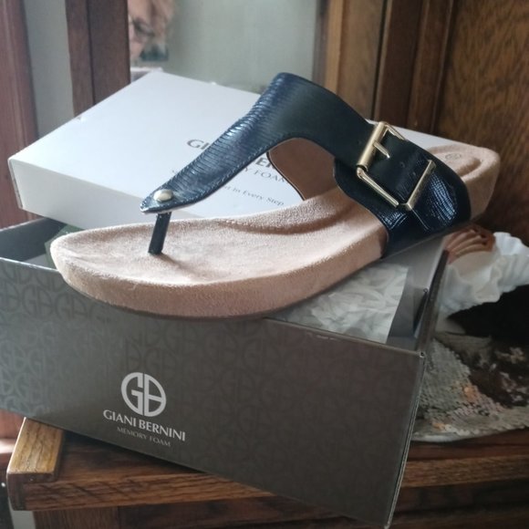 Giani Bernini Shoes - GIANI BERNINI Size 8 Memory Foam Navy Sandals